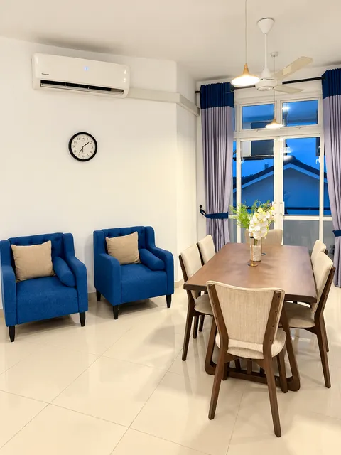 Open dining and seating area with living-room air conditioning